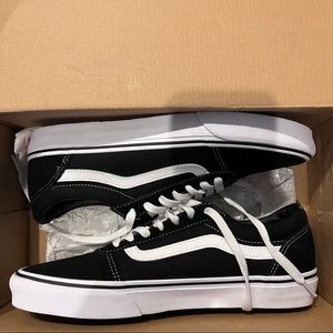 *Sold* Vans Ward black / white suede canvas men size 9.5 like new in box
